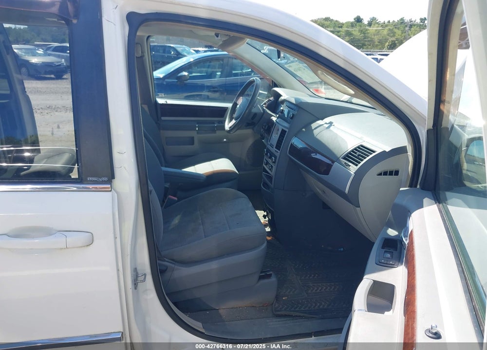 2010 CHRYSLER TOWN & COUNTRY TOURING VIN: 2A4RR5D13AR176555