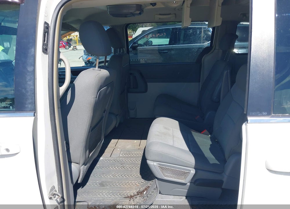 2010 CHRYSLER TOWN & COUNTRY TOURING VIN: 2A4RR5D13AR176555