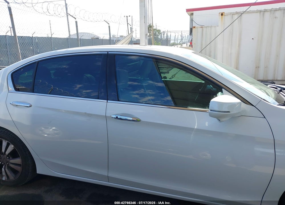 2015 HONDA ACCORD EX-L V-6 VIN: 1HGCR3F89FA018003