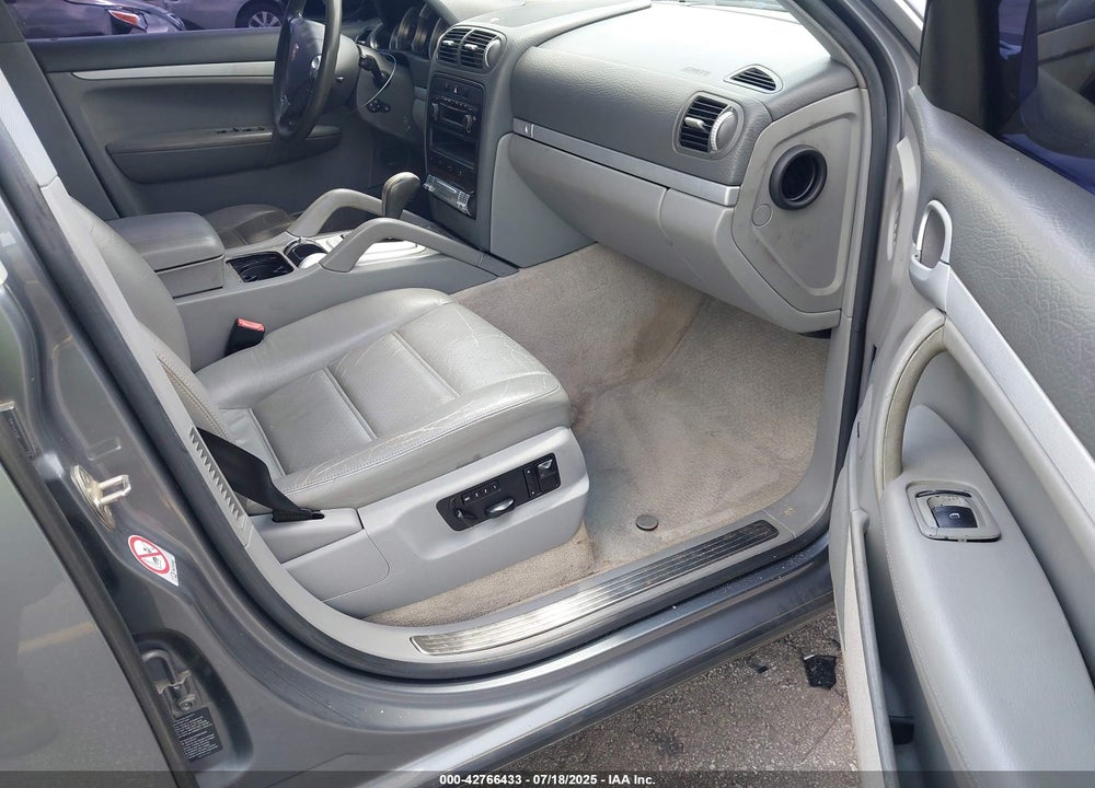 2004 PORSCHE CAYENNE S VIN: WP1AB29P94LA62588