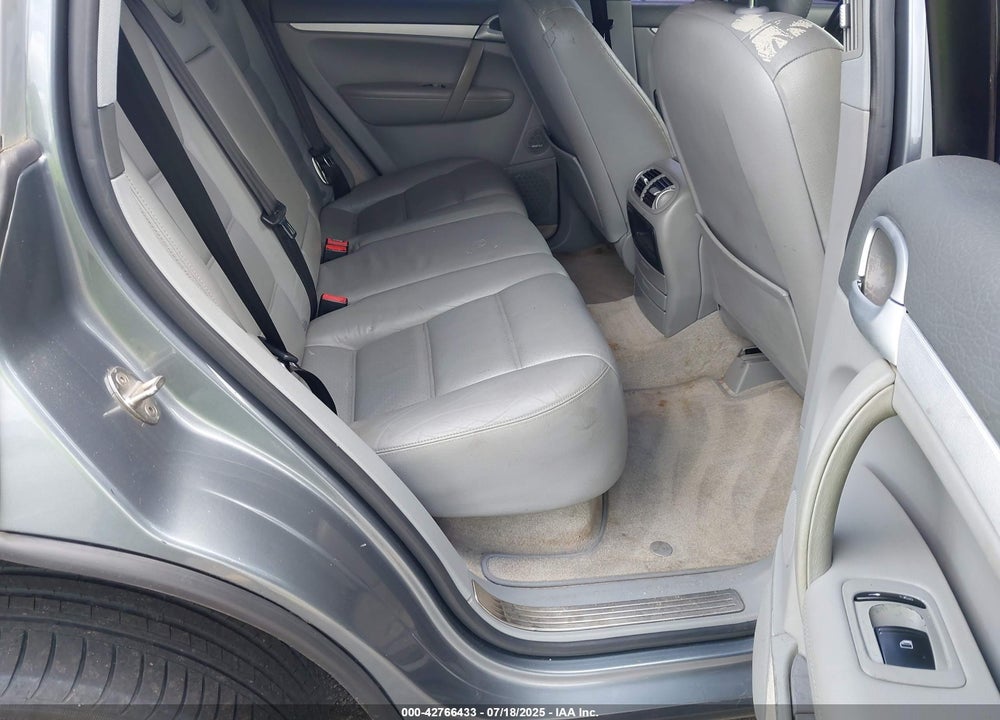 2004 PORSCHE CAYENNE S VIN: WP1AB29P94LA62588
