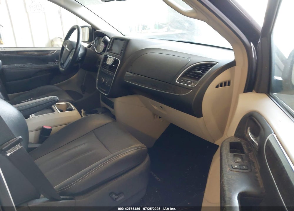 2011 CHRYSLER TOWN & COUNTRY VIN: 2A4RR8DG7BR676256