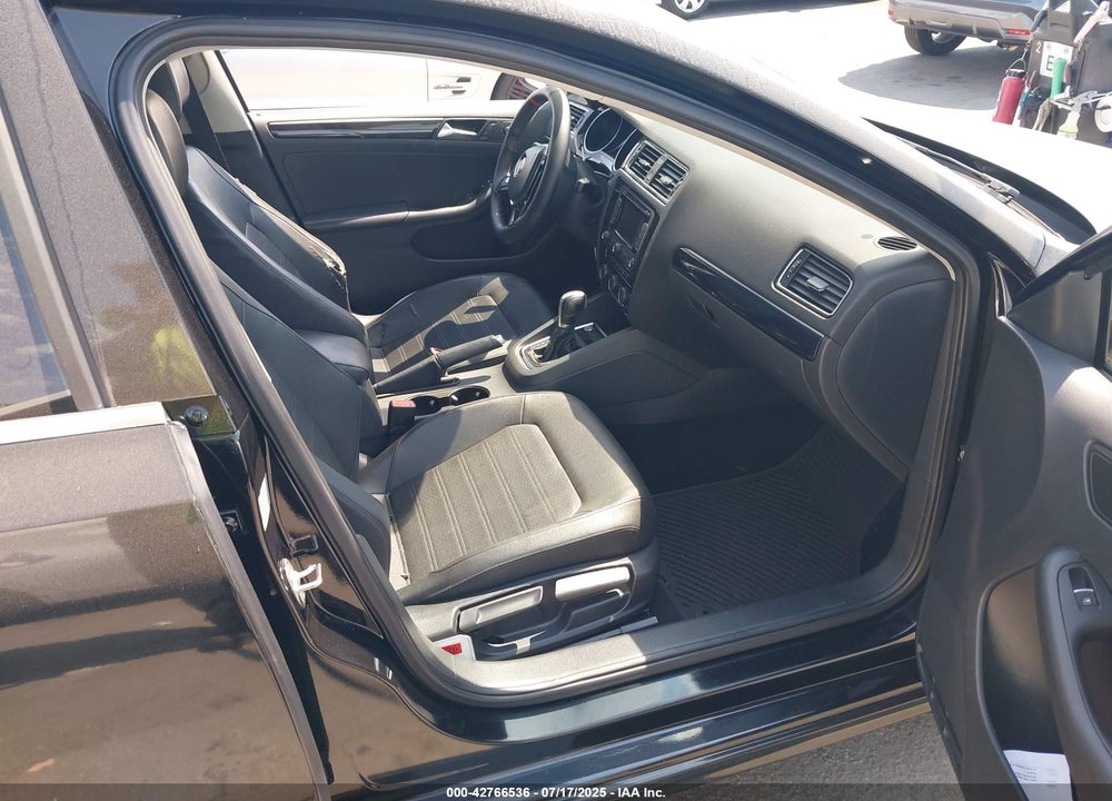 2015 VOLKSWAGEN JETTA VIN: 3VWL17AJ7FM307632