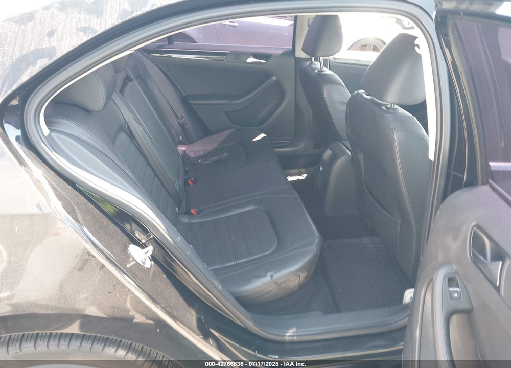2015 VOLKSWAGEN JETTA VIN: 3VWL17AJ7FM307632