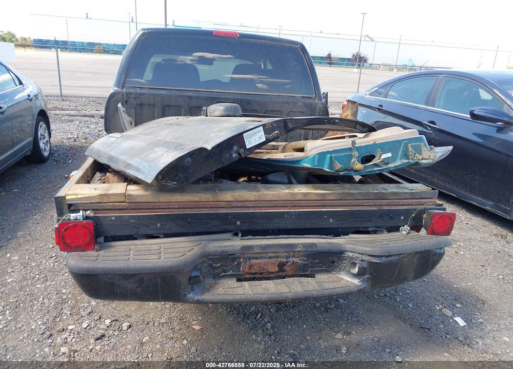 2004 CHEVROLET S-10 LS VIN: 1GCDT13X54K151224