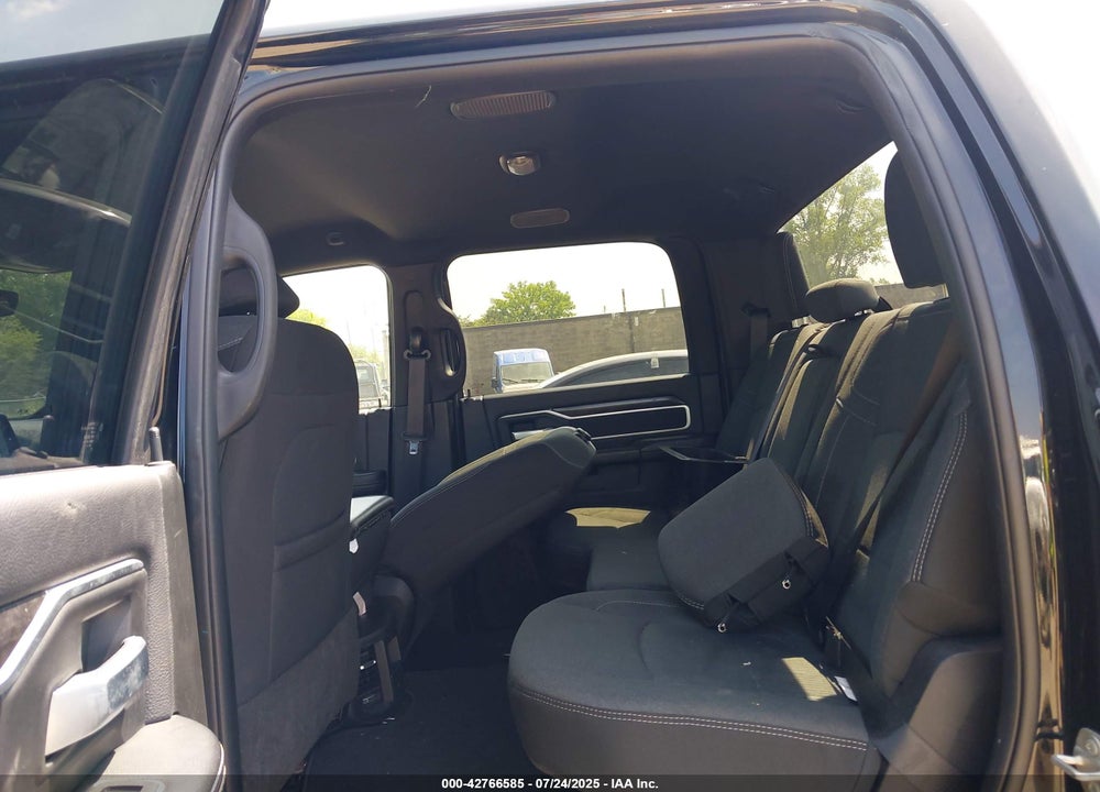 2024 RAM 3500 BIG HORN  4X4 8' BOX VIN: 3C63RRHL8RG214899