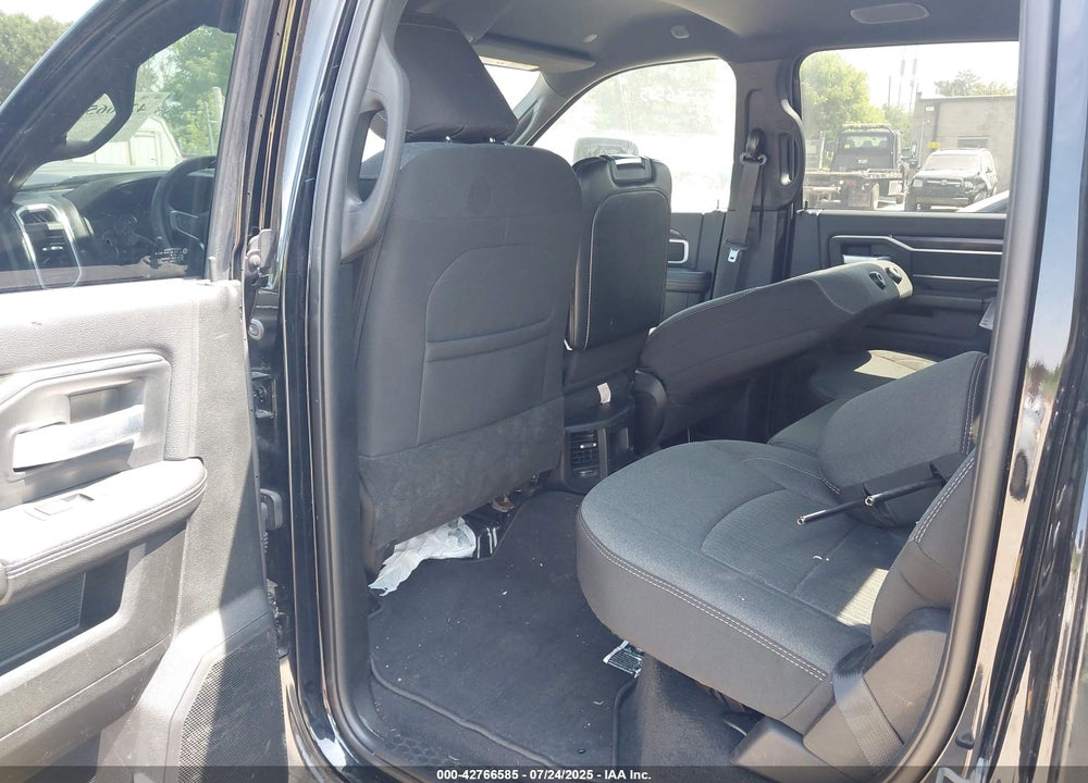 2024 RAM 3500 BIG HORN  4X4 8' BOX VIN: 3C63RRHL8RG214899