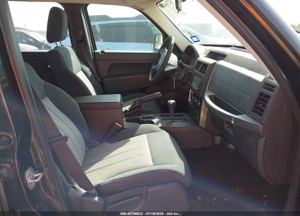2009 JEEP LIBERTY VIN: 1J8GP28K79W552805