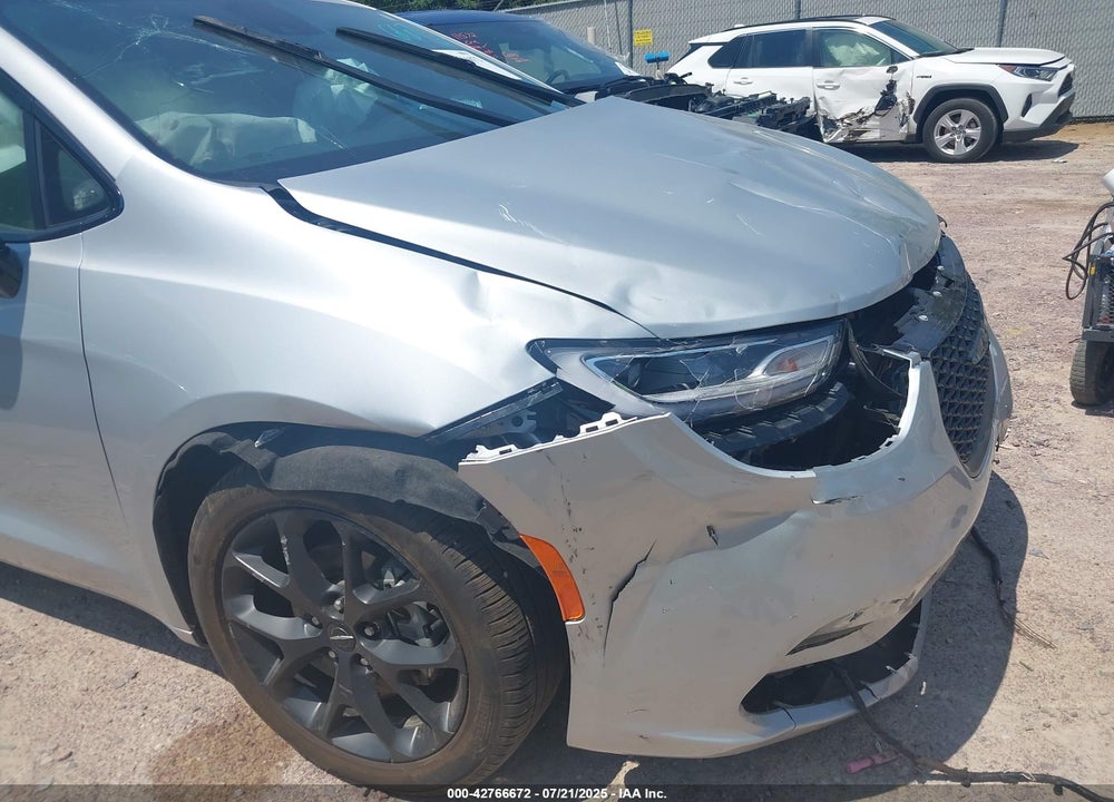 2024 CHRYSLER PACIFICA TOURING L VIN: 2C4RC1BG0RR173891