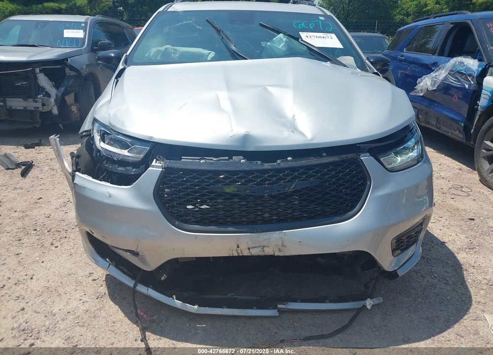 2024 CHRYSLER PACIFICA TOURING L VIN: 2C4RC1BG0RR173891