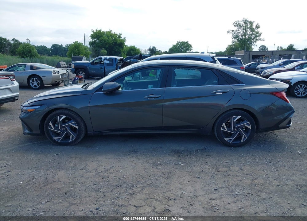 2025 HYUNDAI ELANTRA VIN: KMHLS4DG3SU906575