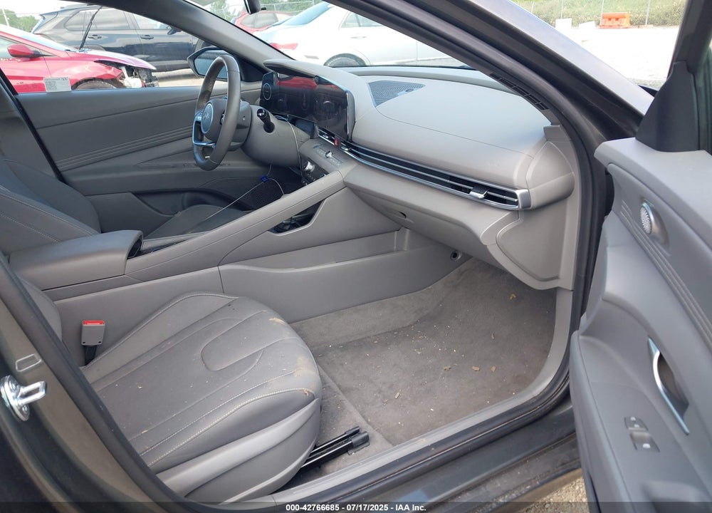 2025 HYUNDAI ELANTRA VIN: KMHLS4DG3SU906575