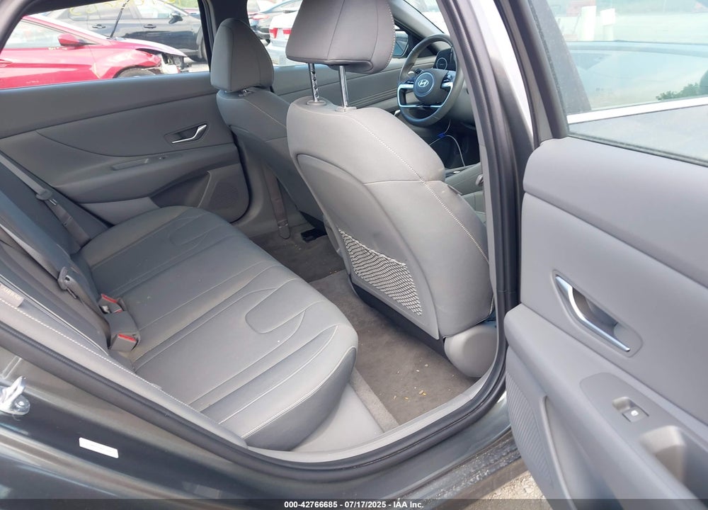 2025 HYUNDAI ELANTRA VIN: KMHLS4DG3SU906575