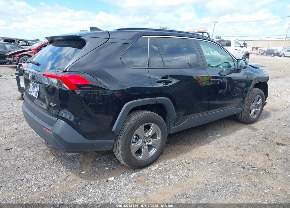 2024 TOYOTA RAV4 XLE VIN: 2T3W1RFV0RW324623