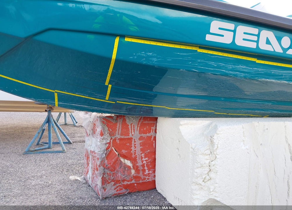 2025 SEADOO GTX-300 LIMITED VIN: YDV23944K425