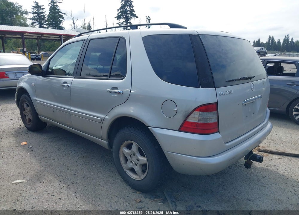 2000 MERCEDES-BENZ ML 320 VIN: 4JGAB54E8YA165782