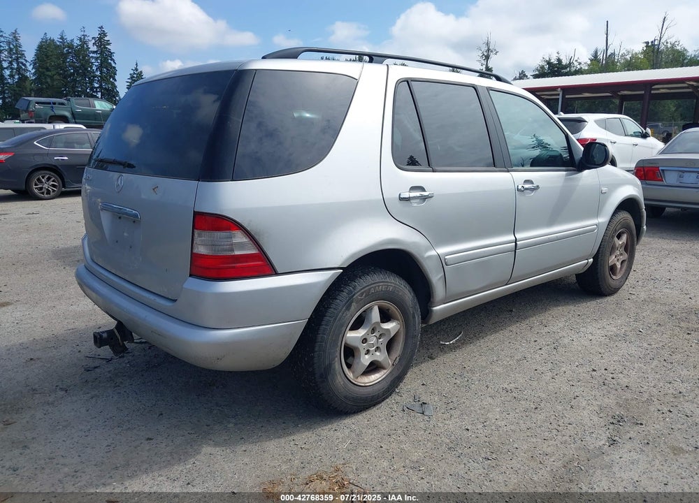 2000 MERCEDES-BENZ ML 320 VIN: 4JGAB54E8YA165782