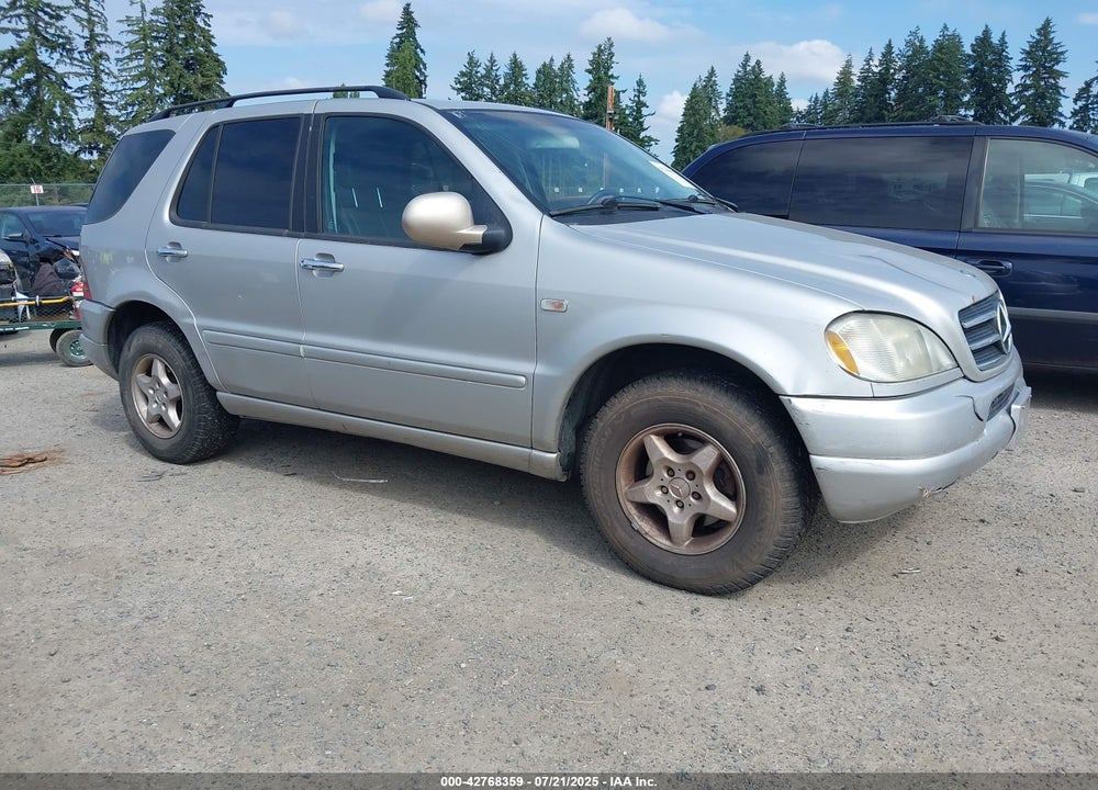 2000 MERCEDES-BENZ ML 320 VIN: 4JGAB54E8YA165782
