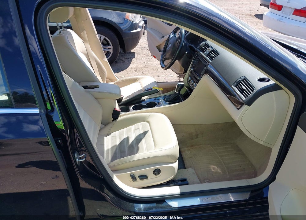 2015 VOLKSWAGEN PASSAT VIN: 1VWCT7A36FC120802