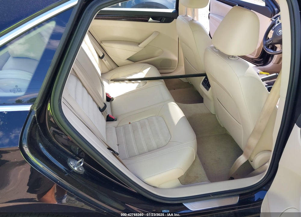 2015 VOLKSWAGEN PASSAT VIN: 1VWCT7A36FC120802