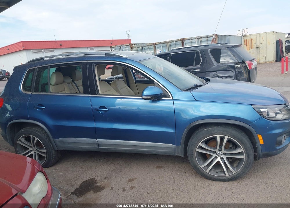 2017 VOLKSWAGEN TIGUAN VIN: WVGWV7AX7HK013579