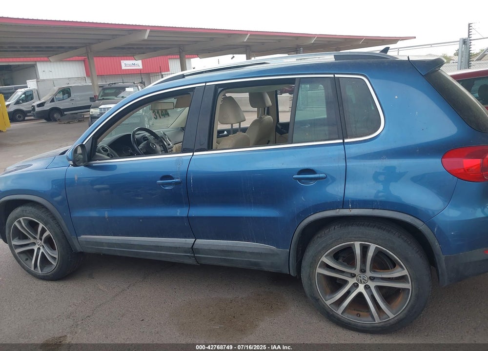 2017 VOLKSWAGEN TIGUAN VIN: WVGWV7AX7HK013579