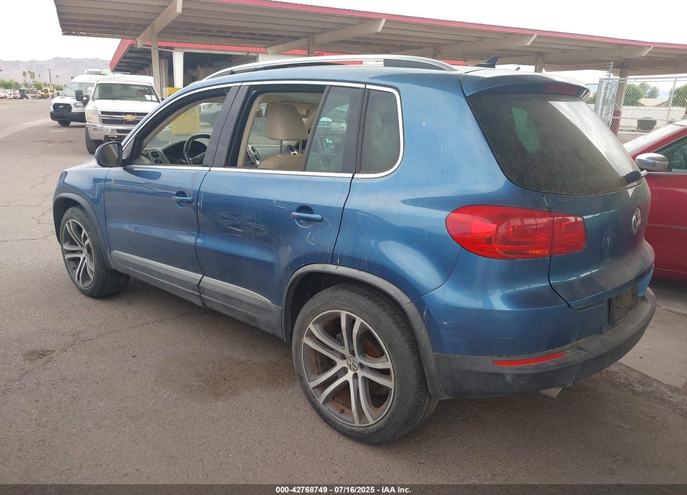2017 VOLKSWAGEN TIGUAN VIN: WVGWV7AX7HK013579