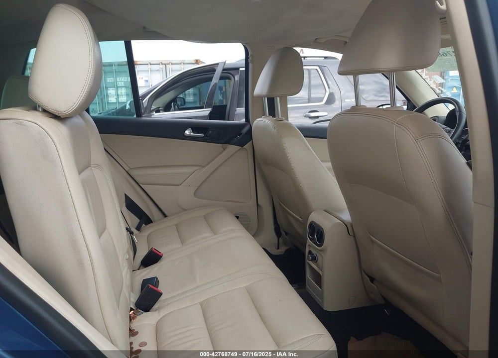 2017 VOLKSWAGEN TIGUAN VIN: WVGWV7AX7HK013579