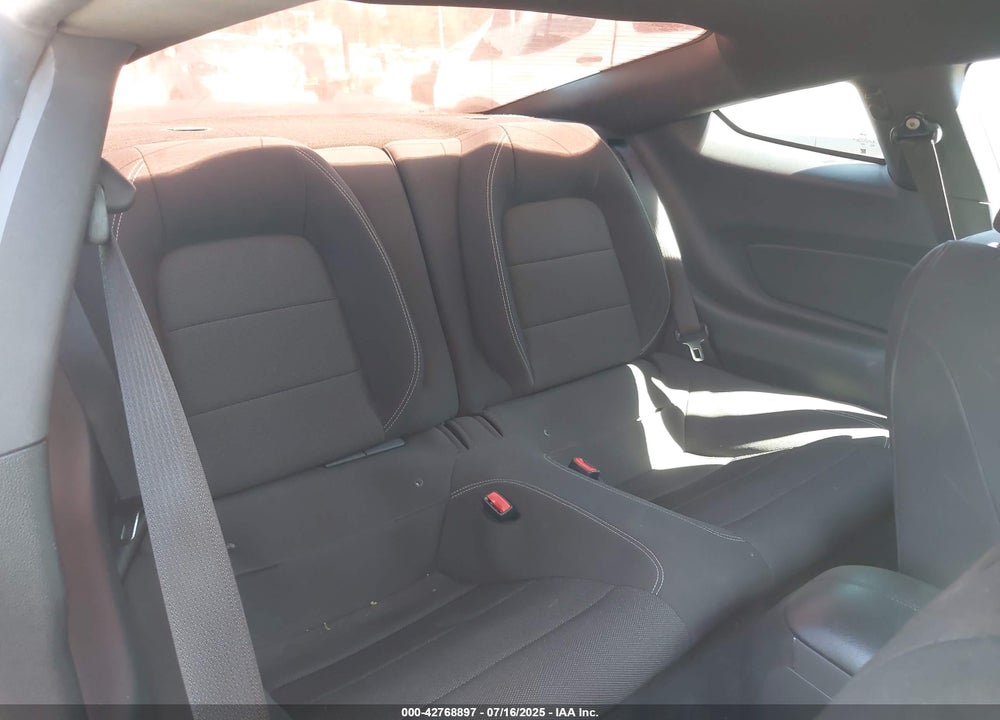 2016 FORD MUSTANG VIN: 1FA6P8AM1G5225956