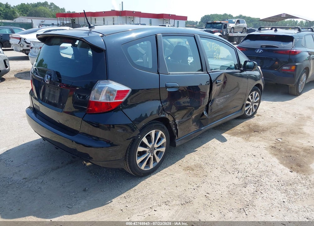2012 HONDA FIT VIN: JHMGE8H58CC002823