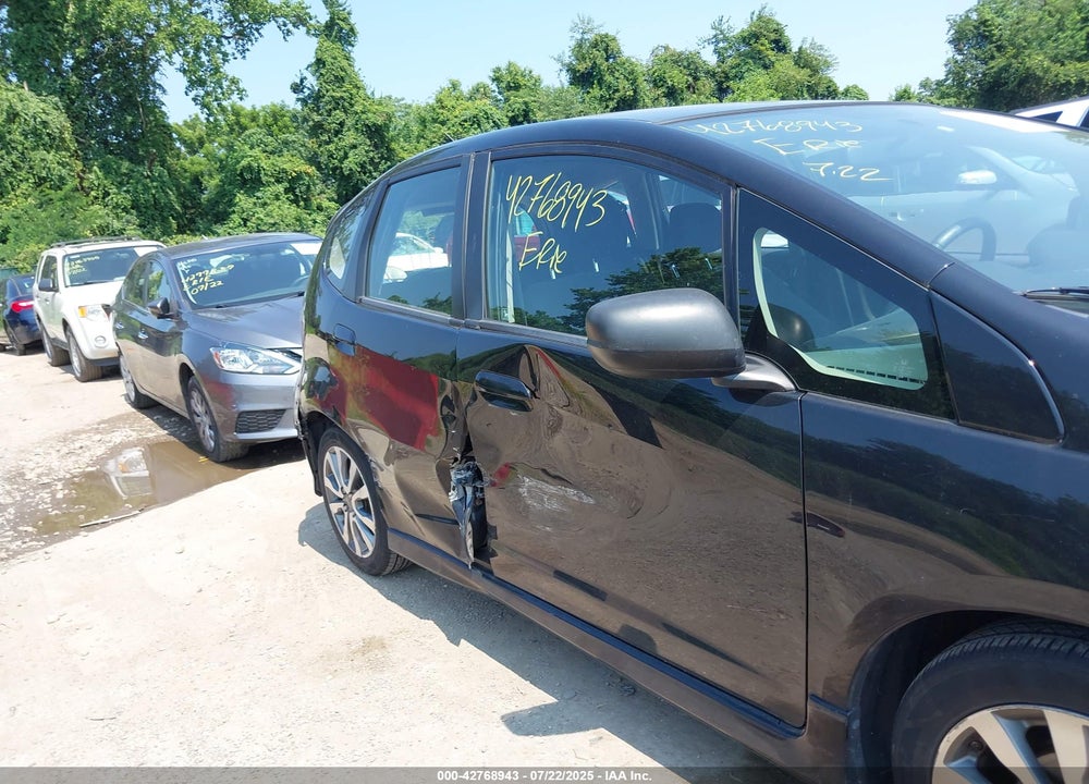 2012 HONDA FIT VIN: JHMGE8H58CC002823