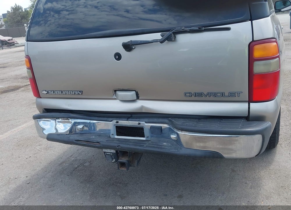 2001 CHEVROLET SUBURBAN 1500 LT VIN: 3GNEC16T81G166386