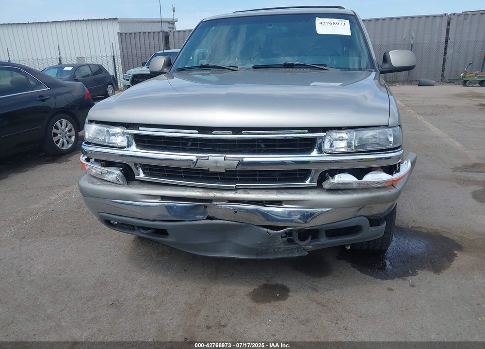 2001 CHEVROLET SUBURBAN 1500 LT VIN: 3GNEC16T81G166386