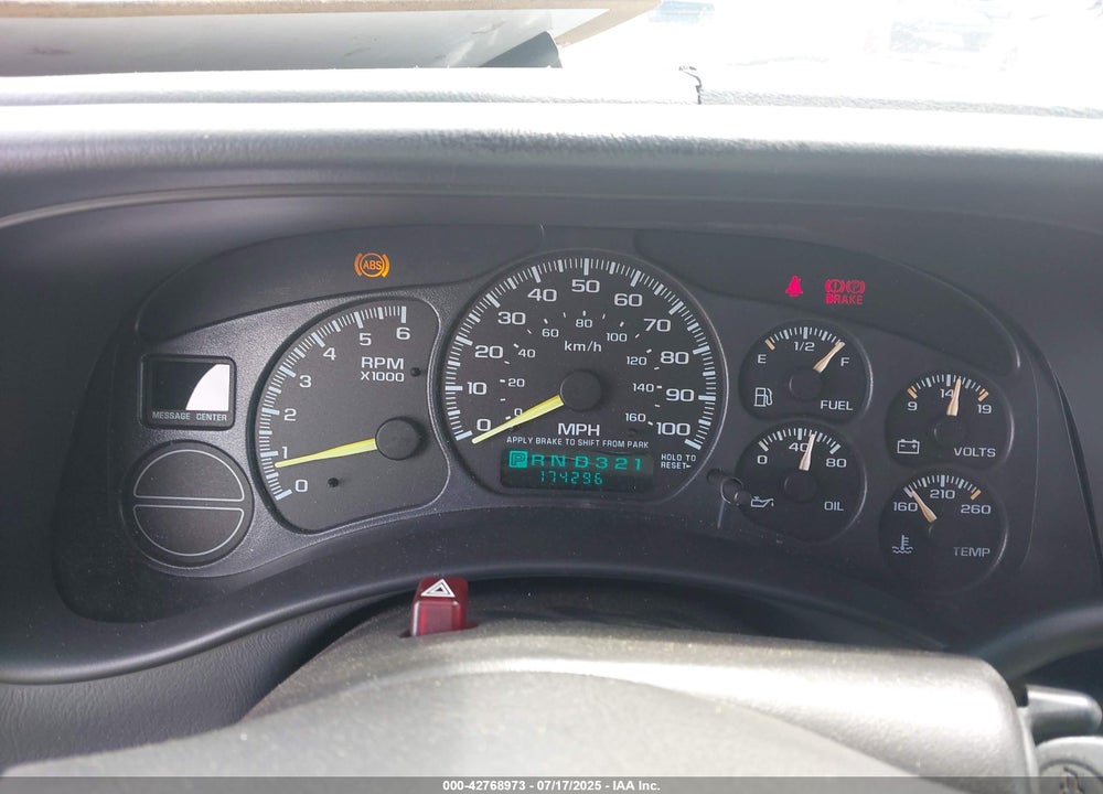 2001 CHEVROLET SUBURBAN 1500 LT VIN: 3GNEC16T81G166386