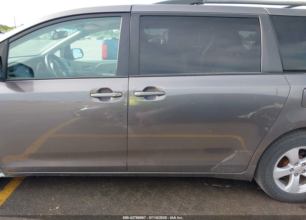 2017 TOYOTA SIENNA LE 8 PASSENGER VIN: 5TDKZ3DC1HS789577