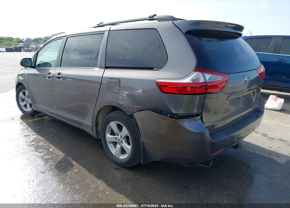 2017 TOYOTA SIENNA LE 8 PASSENGER VIN: 5TDKZ3DC1HS789577
