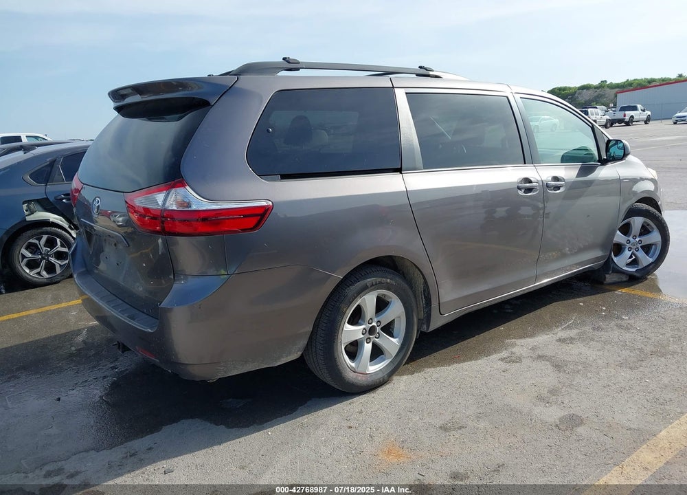 2017 TOYOTA SIENNA LE 8 PASSENGER VIN: 5TDKZ3DC1HS789577