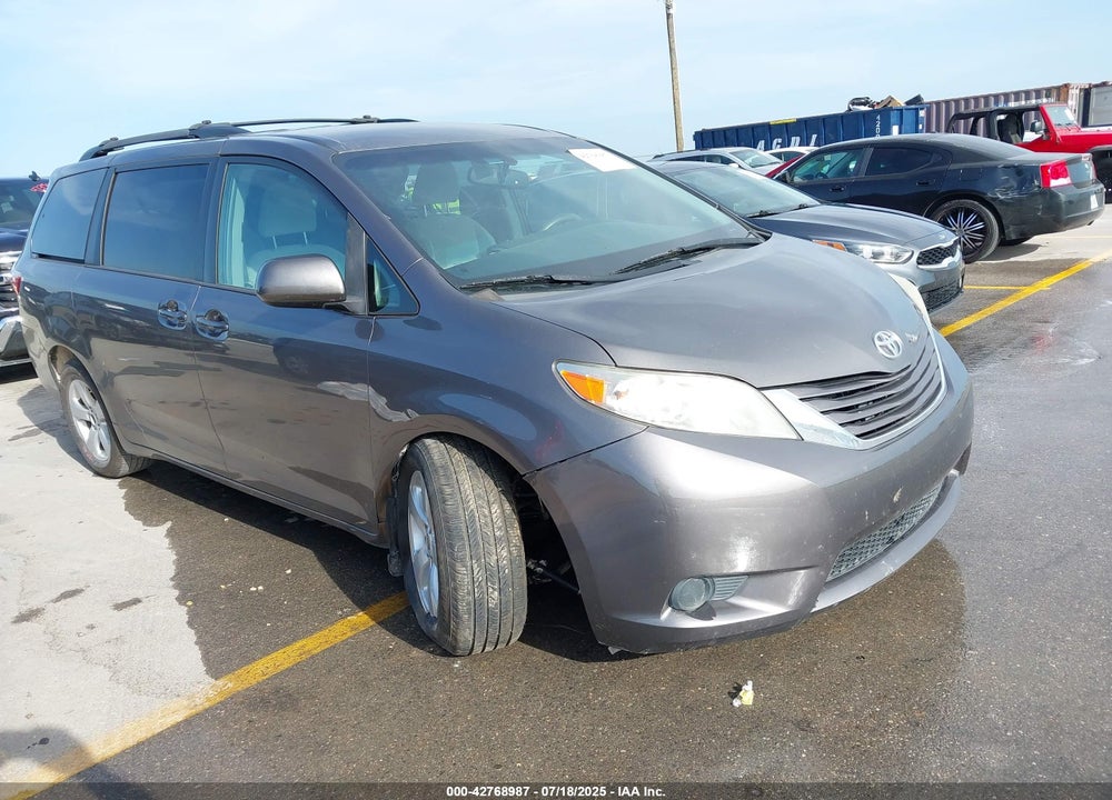 2017 TOYOTA SIENNA LE 8 PASSENGER VIN: 5TDKZ3DC1HS789577