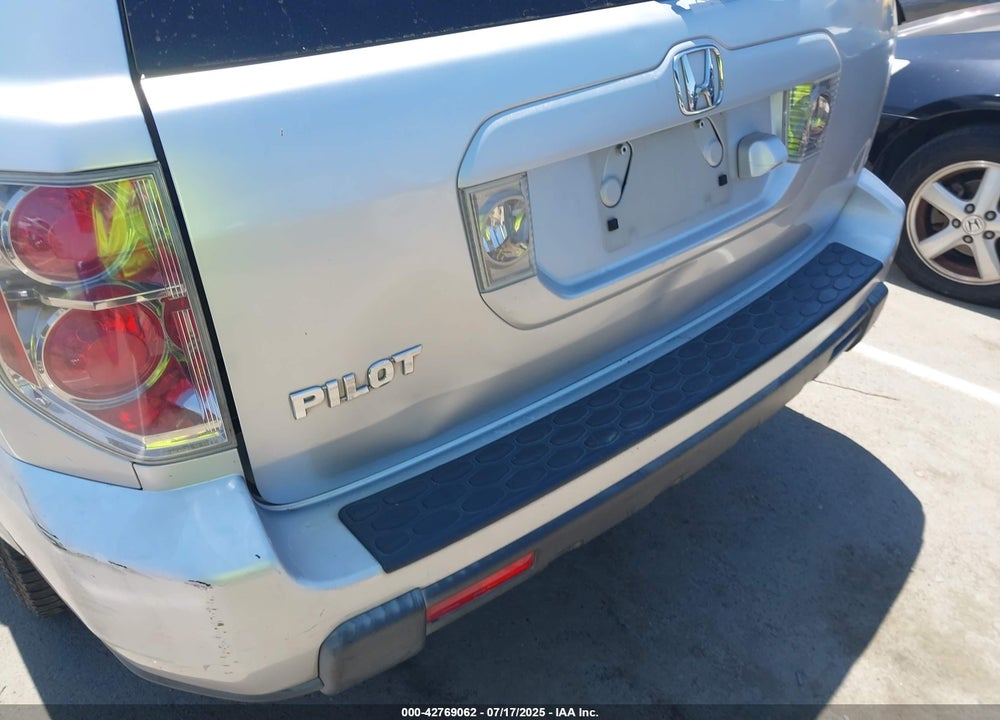 2006 HONDA PILOT EX-L VIN: 5FNYF28746B002312