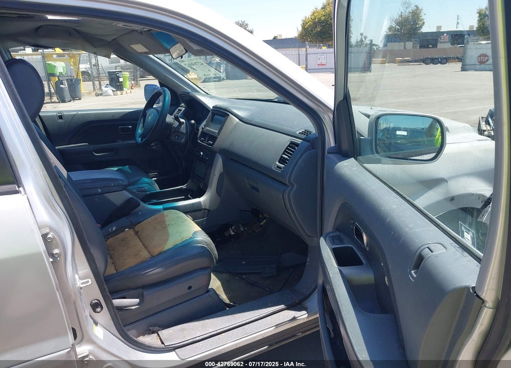 2006 HONDA PILOT EX-L VIN: 5FNYF28746B002312