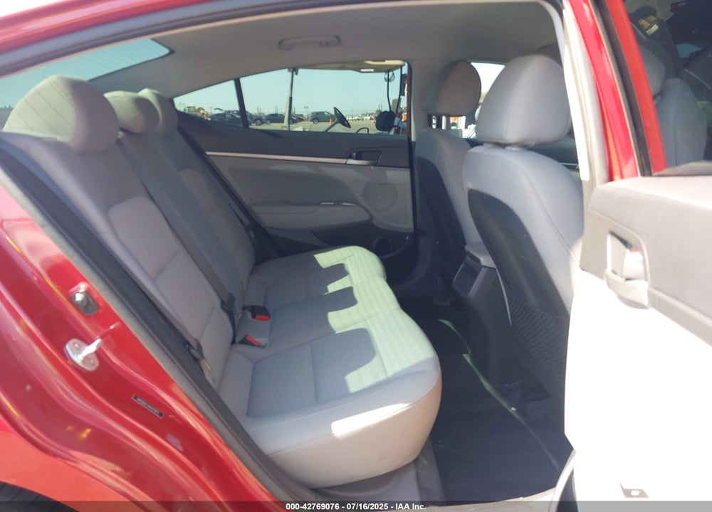 2017 HYUNDAI ELANTRA VIN: 5NPD84LF3HH014975