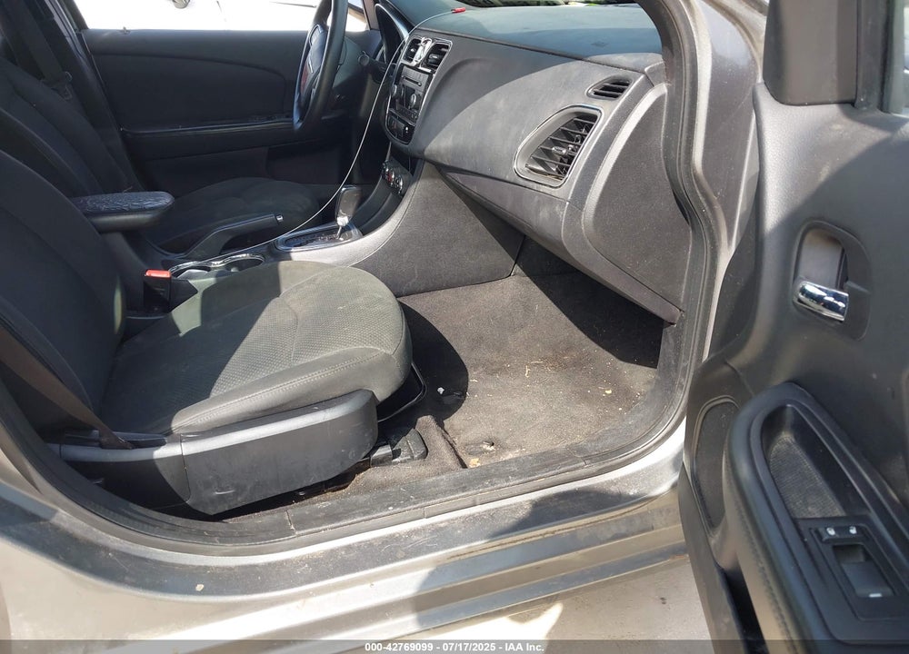 2012 CHRYSLER 200 VIN: 1C3CCBAB3CN105322