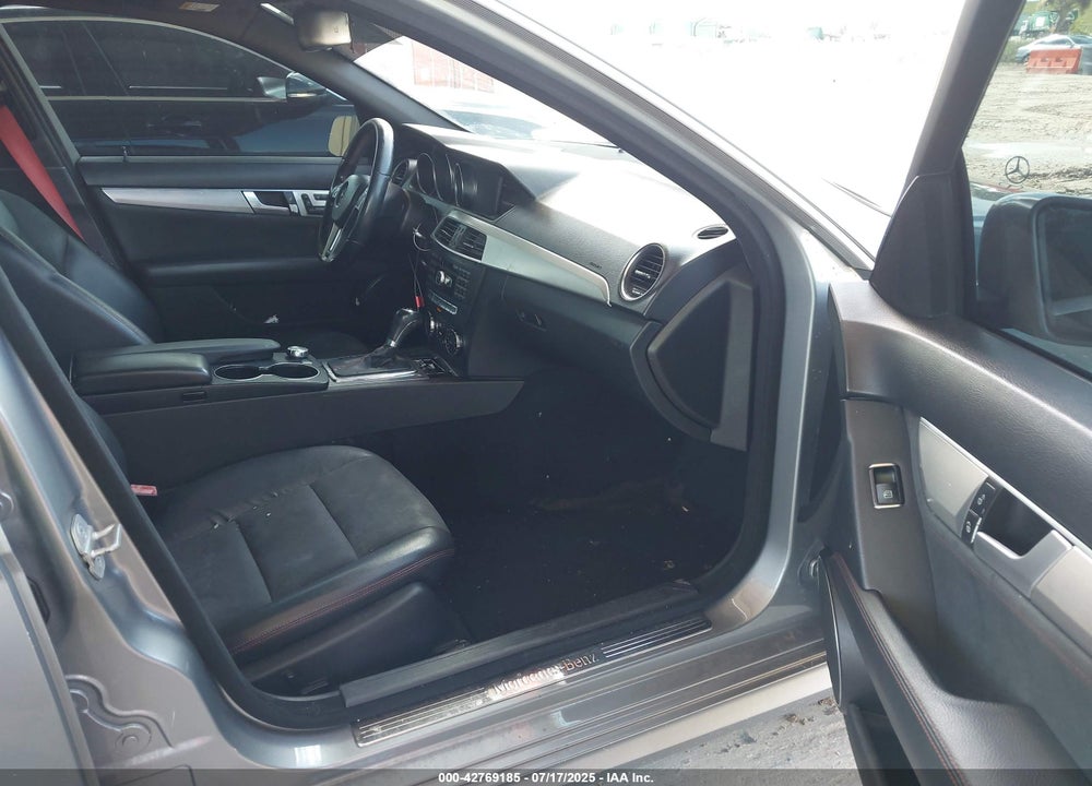 2013 MERCEDES-BENZ C CLASS VIN: WDDGF4HB2DR271188
