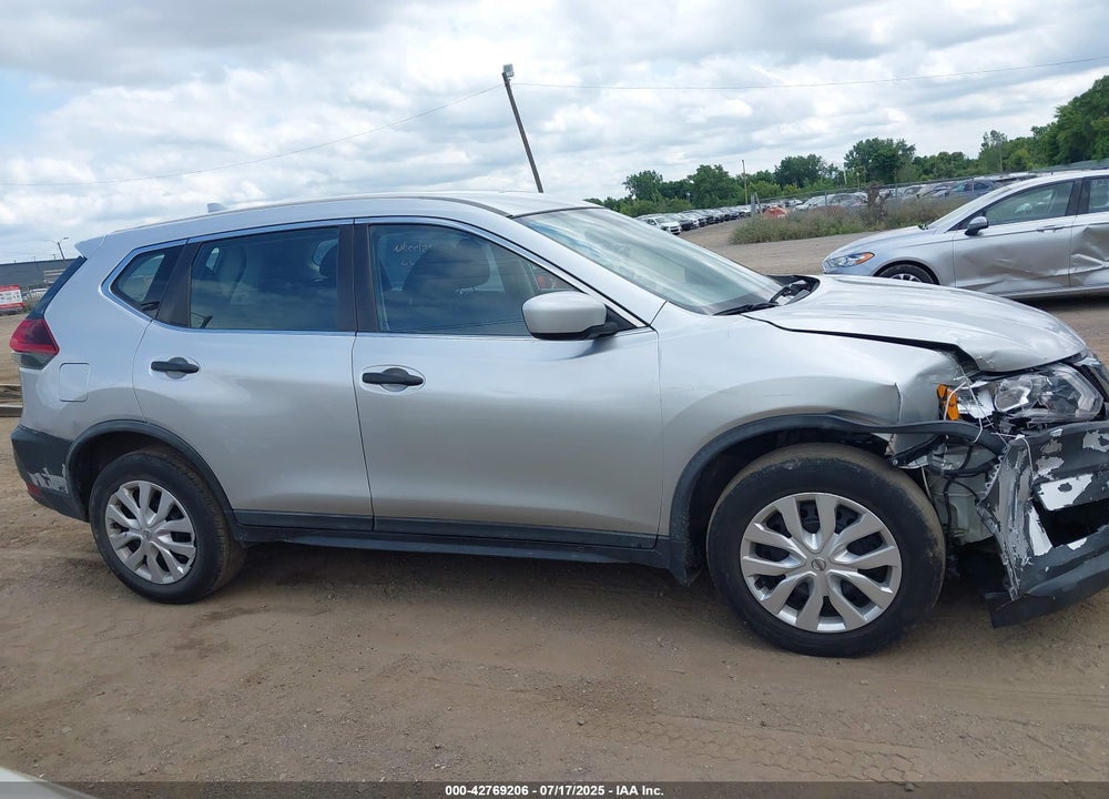 2018 NISSAN ROGUE VIN: KNMAT2MV5JP571568