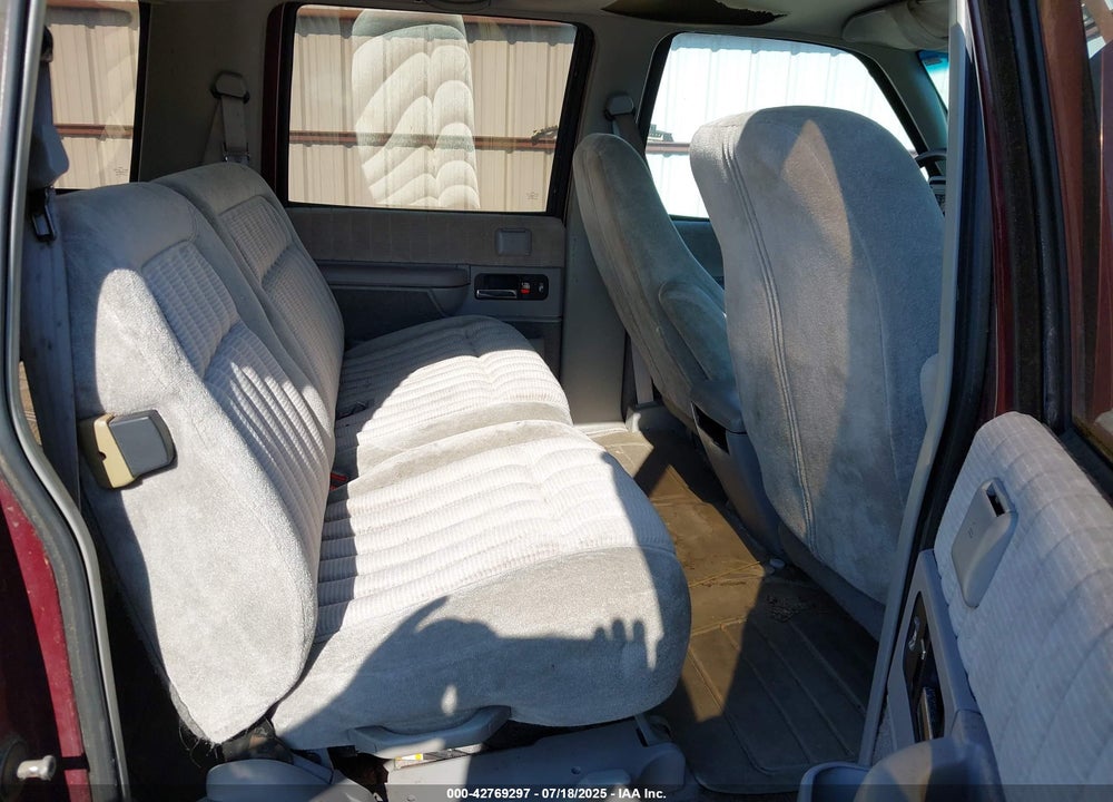 1992 CHEVROLET SUBURBAN K2500 VIN: 1GNGK26NXNJ336853