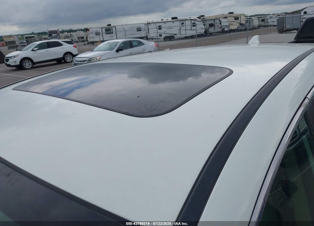 2018 HONDA CR-V VIN: 2HKRW2H5XJH666417