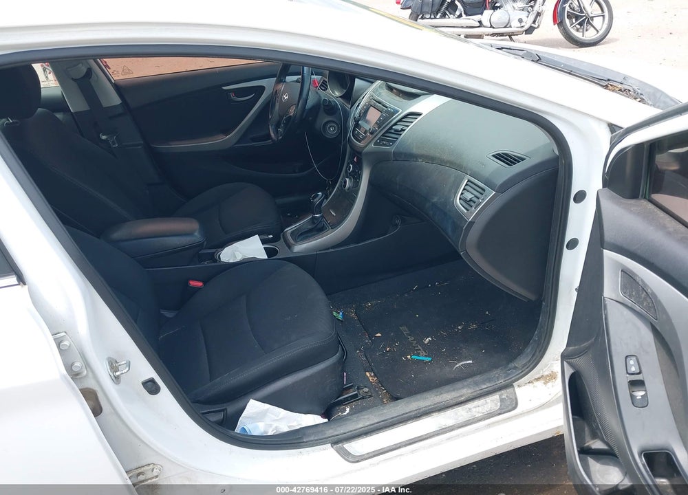 2015 HYUNDAI ELANTRA VIN: 5NPDH4AE1FH592015