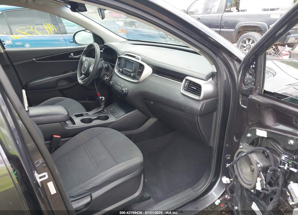 2017 KIA SORENTO VIN: 5XYPGDA51HG316119