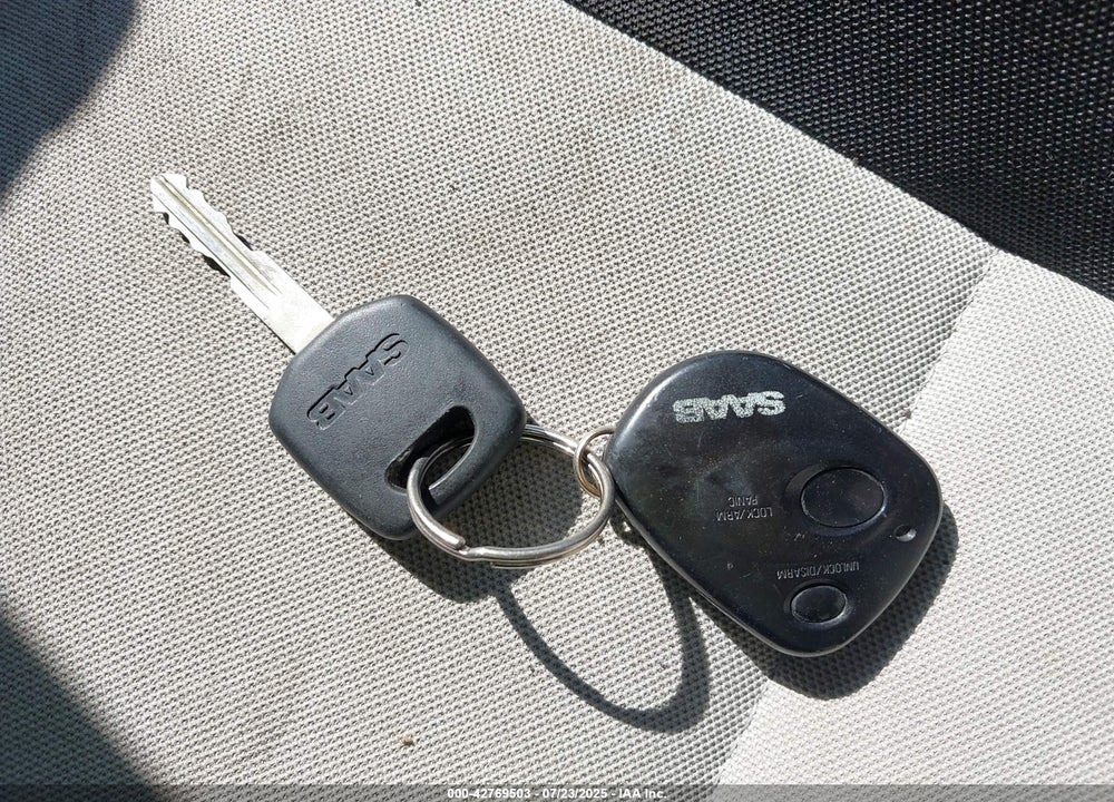 2005 SAAB 9-2X VIN: JF4GG61695H051711