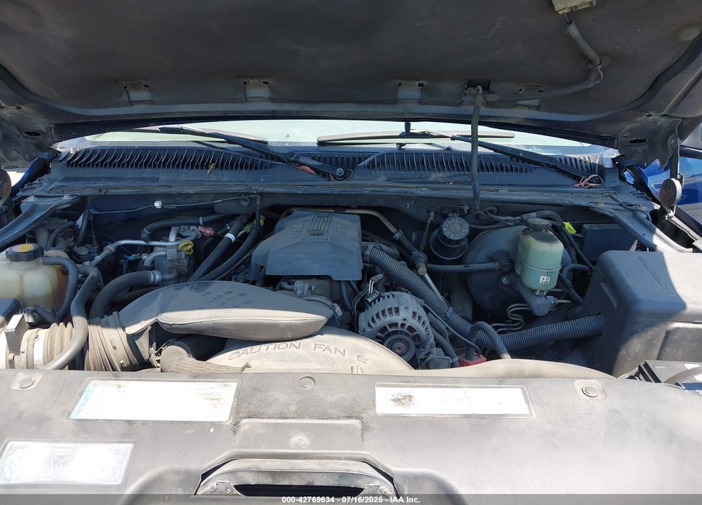 2000 CHEVROLET SUBURBAN 1500 LS VIN: 3GNEC16T4YG171966